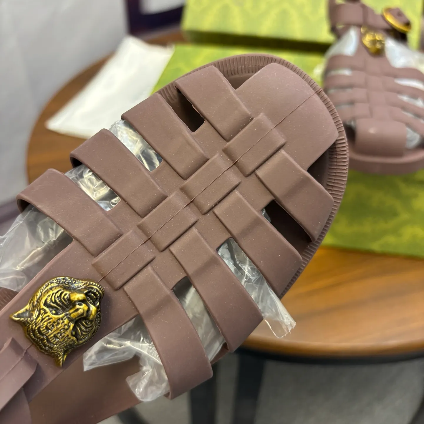 Men's shoes 260💰 [Gucci] Counter quality, top-quality original goods, real photos! Original TPU material, fine workmanship, comfortable; genuine 1:1 replica Size: 36 ~ 46